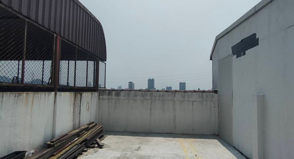 Local comercial en alquiler y en venta en Si Racha, Chonburi