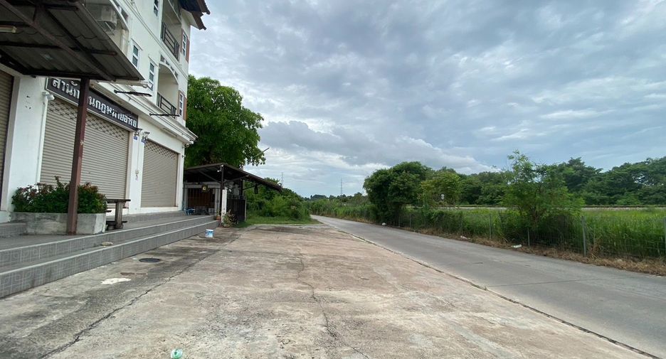 Local comercial en alquiler y en venta en Si Racha, Chonburi