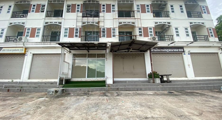 Local comercial en alquiler y en venta en Si Racha, Chonburi