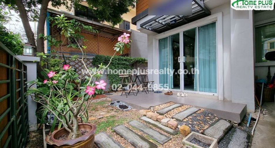 À vendre 3 chambres maison de ville à Lat Krabang, Bangkok