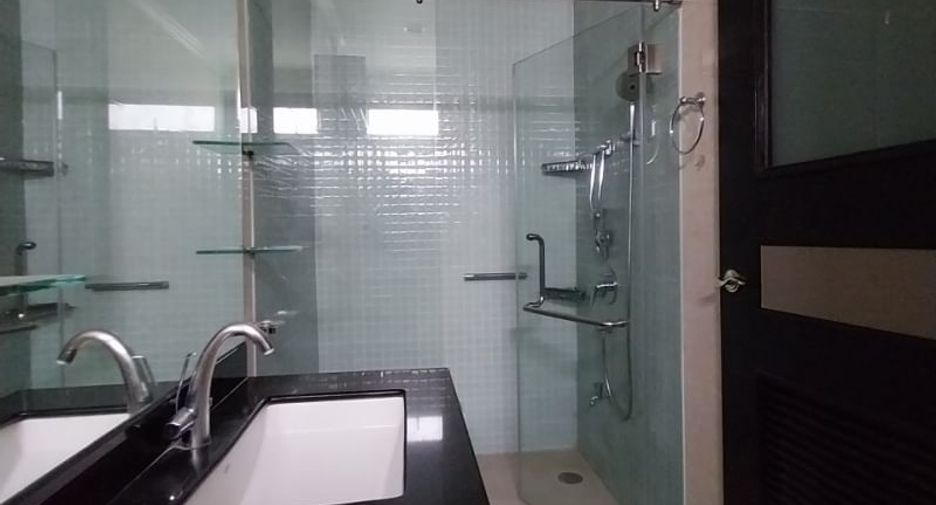 For rent 5 bedrooms condo in Khlong Toei, Bangkok