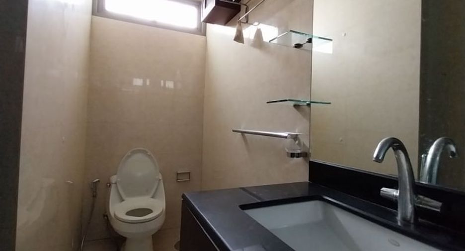 For rent 5 bedrooms condo in Khlong Toei, Bangkok