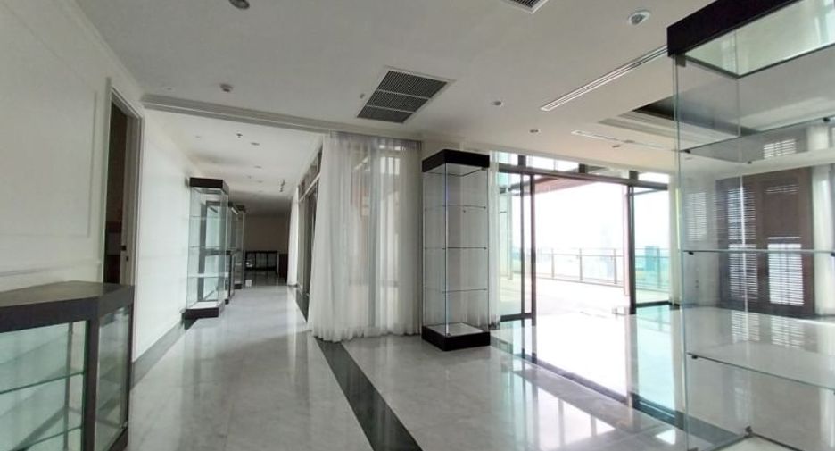 For rent 5 bedrooms condo in Khlong Toei, Bangkok