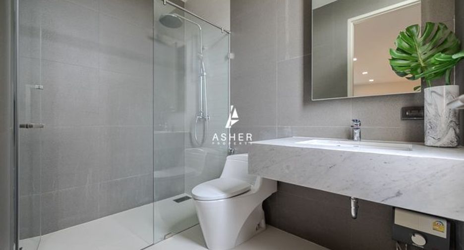 For sale 4 bedrooms house in Wang Thonglang, Bangkok