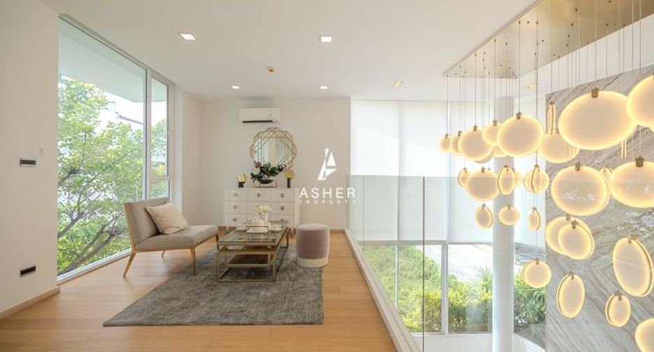 For sale 4 bedrooms house in Wang Thonglang, Bangkok
