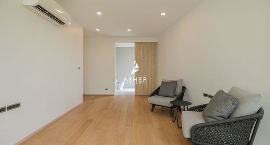 For sale 4 bedrooms house in Wang Thonglang, Bangkok