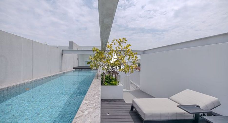 For sale 4 bedrooms house in Wang Thonglang, Bangkok