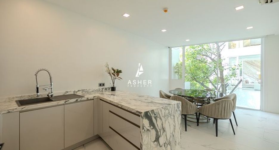For sale 4 bedrooms house in Wang Thonglang, Bangkok