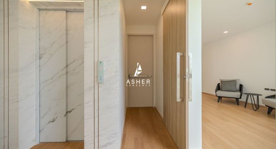 For sale 4 bedrooms house in Wang Thonglang, Bangkok