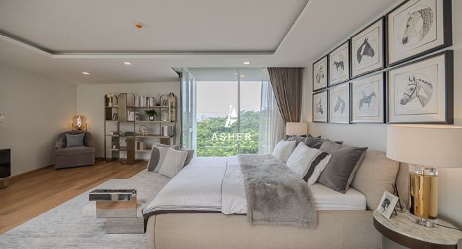 For sale 4 bedrooms house in Wang Thonglang, Bangkok