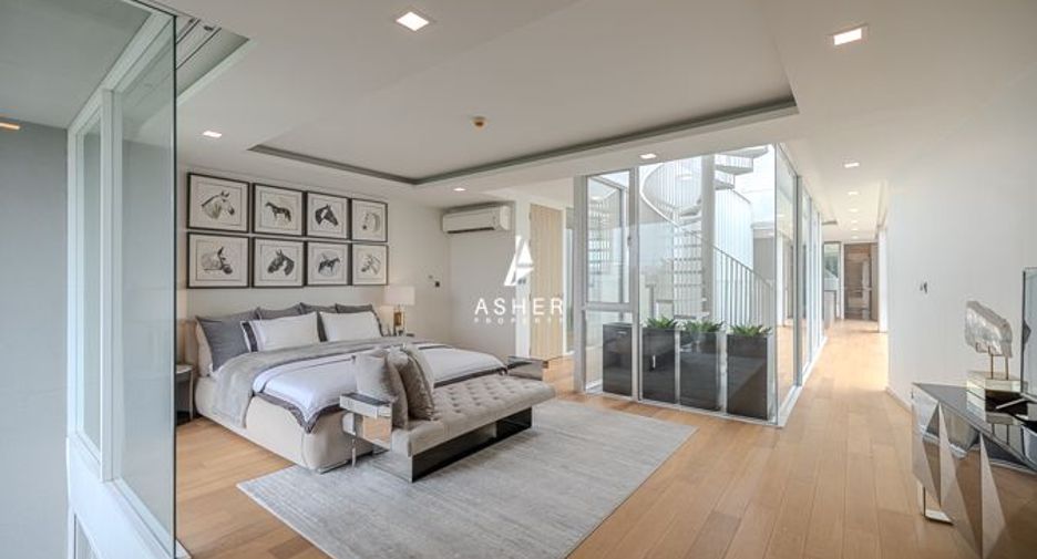 For sale 4 bedrooms house in Wang Thonglang, Bangkok
