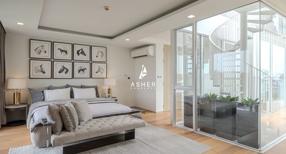 For sale 4 bedrooms house in Wang Thonglang, Bangkok