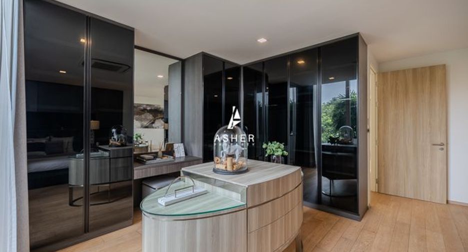 For sale 4 bedrooms house in Wang Thonglang, Bangkok