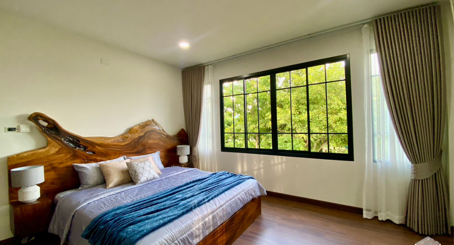 For sale 4 bed villa in San Kamphaeng, Chiang Mai