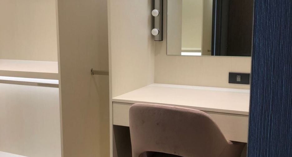 For rent 2 bedrooms condo in Bang Rak, Bangkok