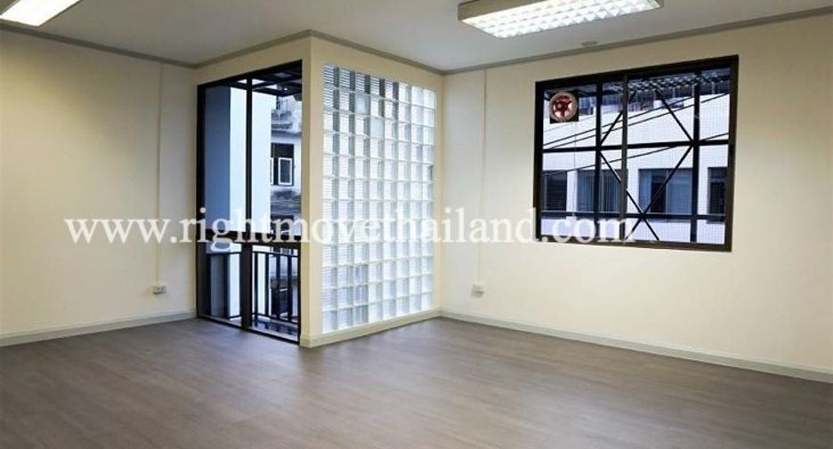 For rent 6 Beds retail Space in Khlong Toei, Bangkok