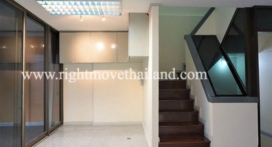 For rent 6 bed retail Space in Khlong Toei, Bangkok