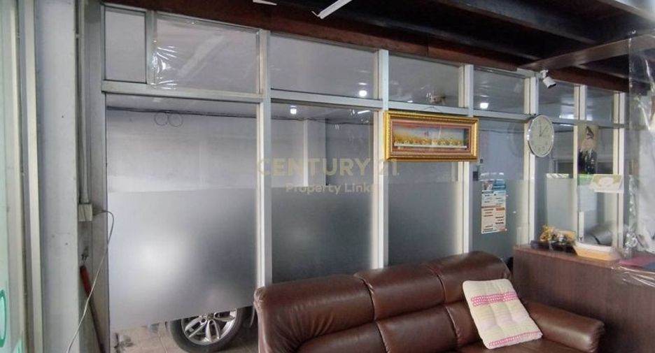 For sale 6 Beds retail Space in Khlong Toei, Bangkok