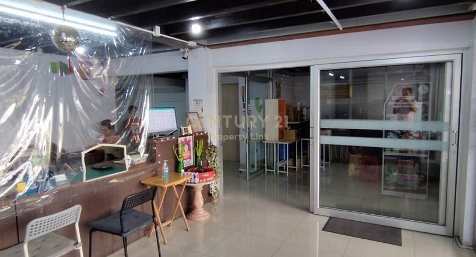 For sale 6 Beds retail Space in Khlong Toei, Bangkok