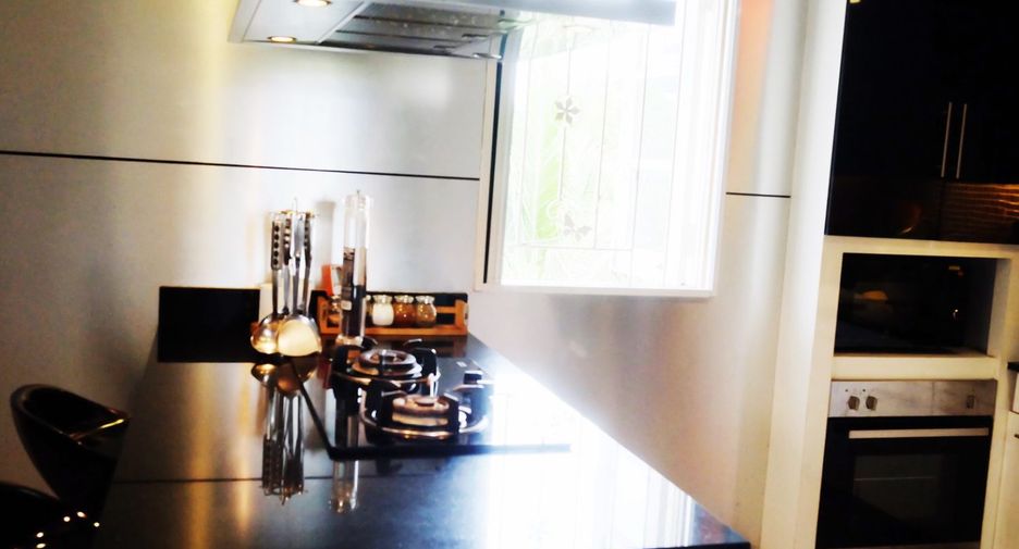 Casa en alquiler y en venta de 3 habitaciones en Bangkok Yai, Bangkok