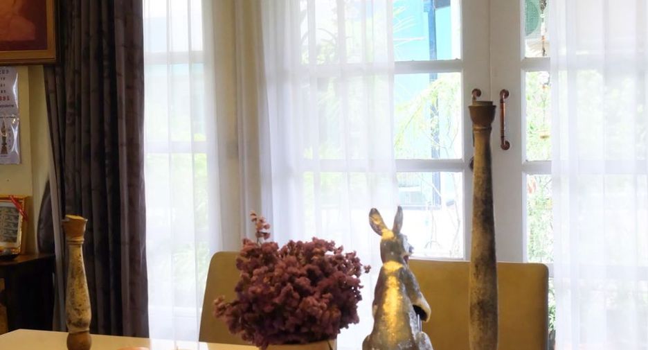 Casa en alquiler y en venta de 3 habitaciones en Bangkok Yai, Bangkok
