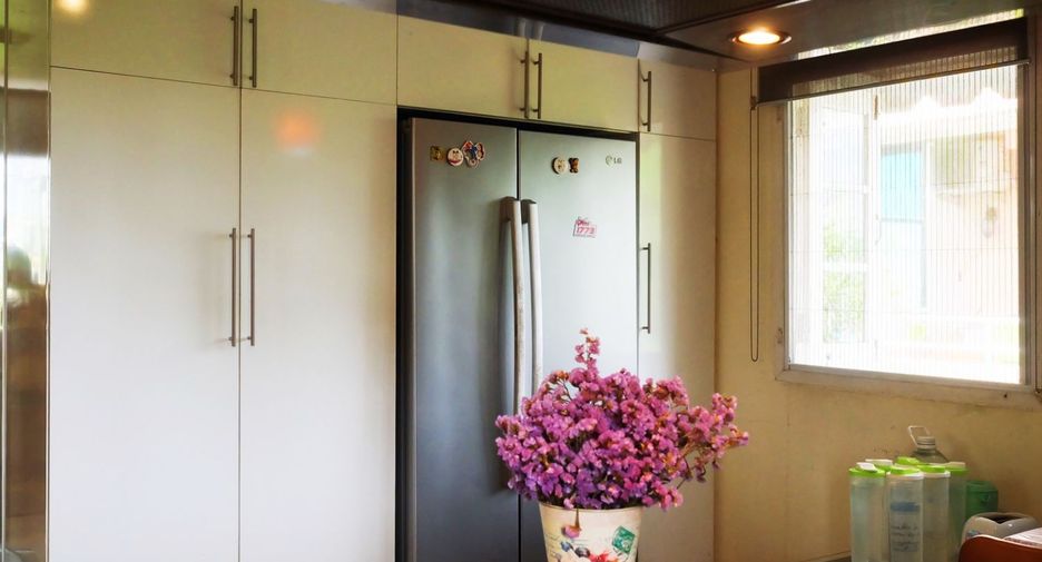 Casa en alquiler y en venta de 3 habitaciones en Bangkok Yai, Bangkok