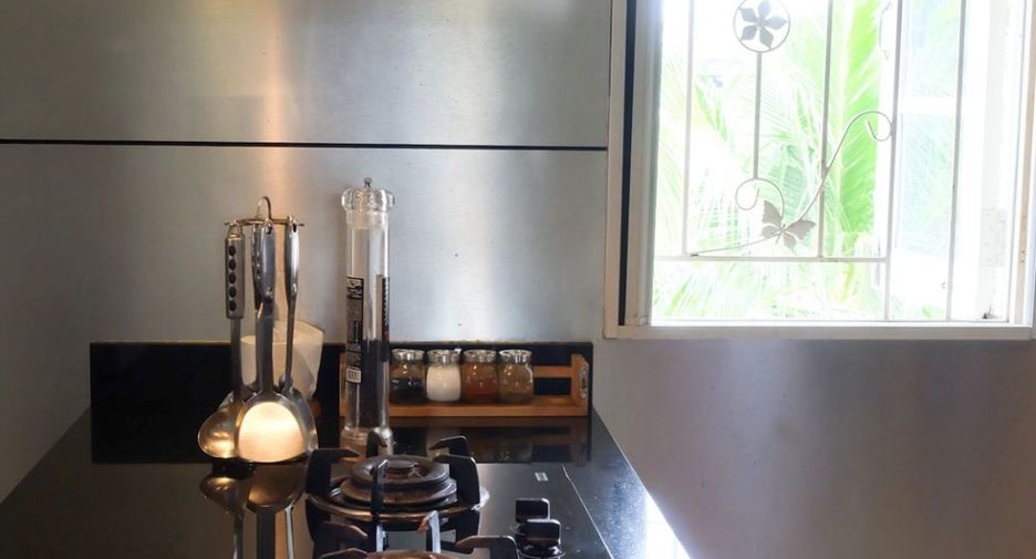 Casa en alquiler y en venta de 3 habitaciones en Bangkok Yai, Bangkok