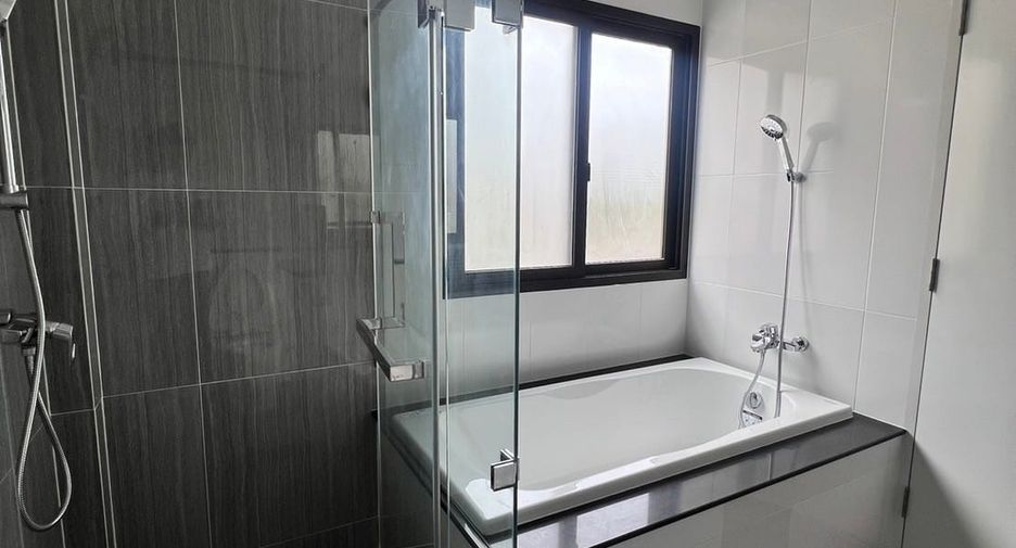 Haus zur Miete mit 4 Zimmer in Wang Thonglang, Bangkok
