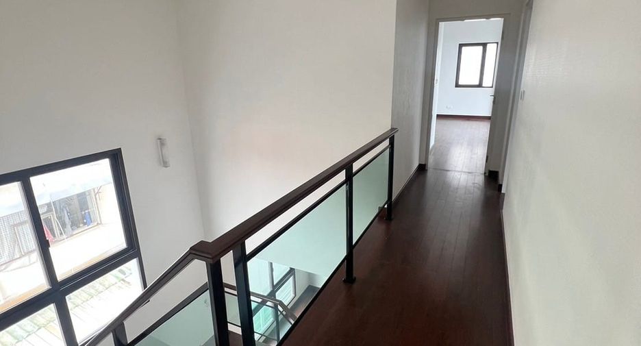 Haus zur Miete mit 4 Zimmer in Wang Thonglang, Bangkok