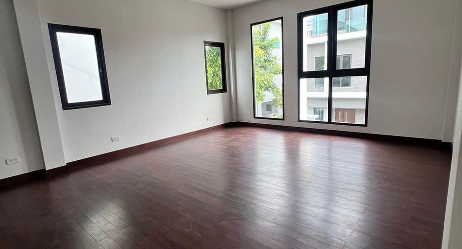 Haus zur Miete mit 4 Zimmer in Wang Thonglang, Bangkok