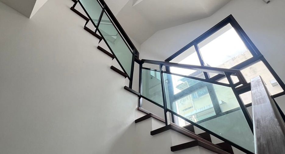 Haus zur Miete mit 4 Zimmer in Wang Thonglang, Bangkok