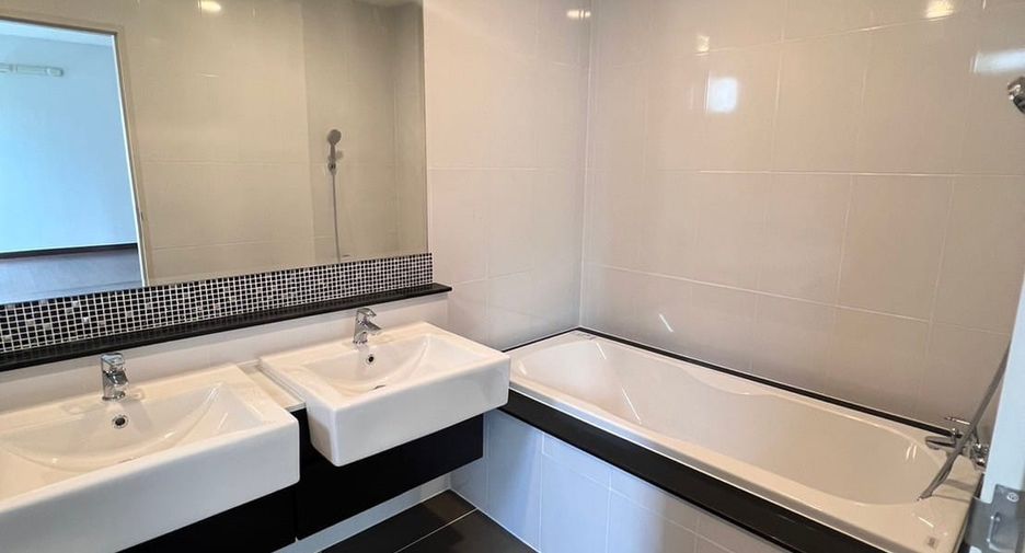 Haus zur Miete mit 4 Zimmer in Wang Thonglang, Bangkok