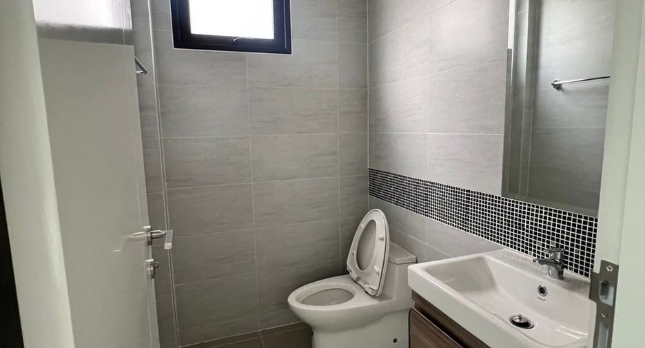 Haus zur Miete mit 4 Zimmer in Wang Thonglang, Bangkok