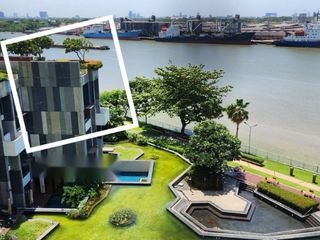 For rent 3 bedrooms condo in Yan Nawa, Bangkok