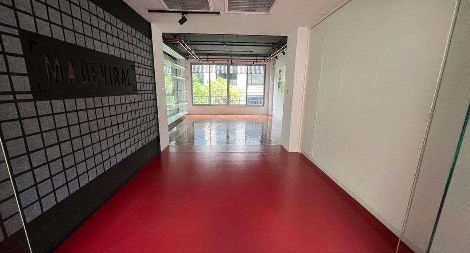 For rent 4 bedrooms office in Watthana, Bangkok