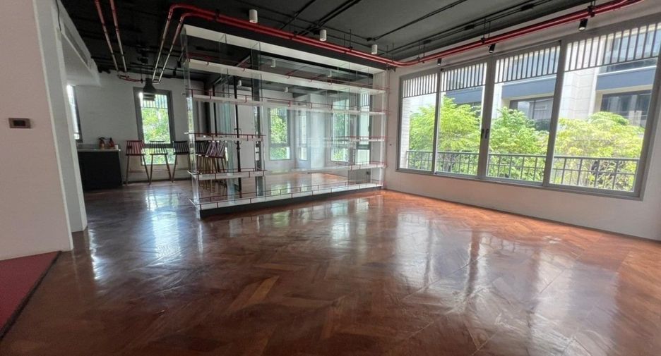 For rent 4 bedrooms office in Watthana, Bangkok