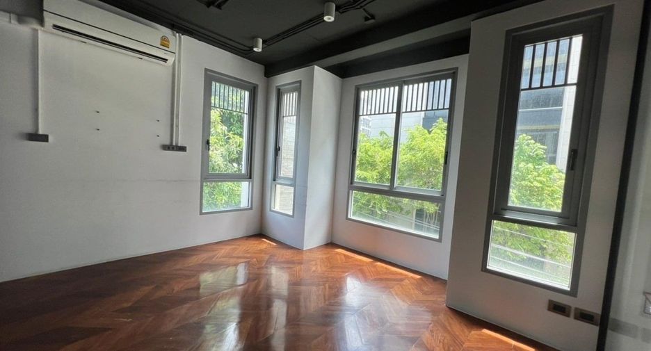 For rent 4 bedrooms office in Watthana, Bangkok