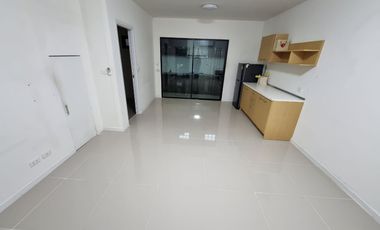 Casa adosada en alquiler y en venta de 3 habitaciones en Mueang Samut Prakan, Samut Prakan