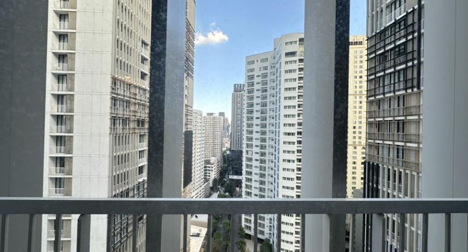 For rent 2 bedrooms condo in Khlong Toei, Bangkok