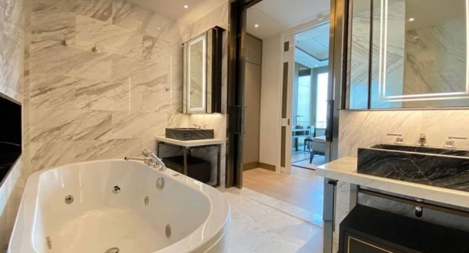 For rent 2 bed condo in Khlong San, Bangkok