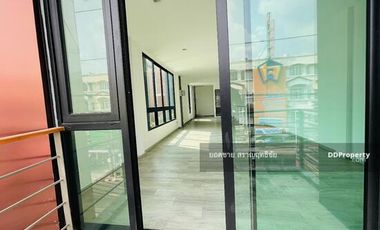 For sale 3 bedrooms retail Space in Bang Khen, Bangkok