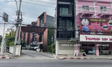 For sale 3 bedrooms retail Space in Bang Khen, Bangkok