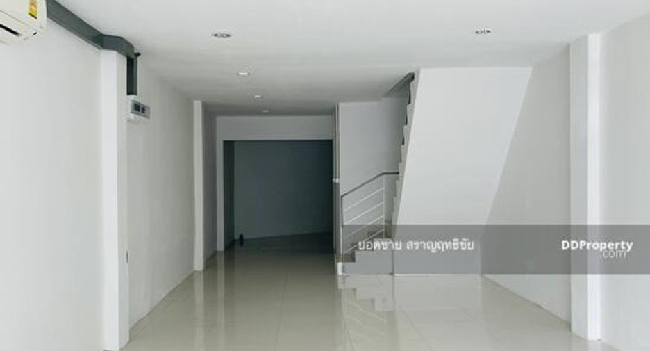 À vendre 3 chambres local commercial à Bang Khen, Bangkok