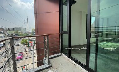 For sale 3 bed retail Space in Bang Khen, Bangkok