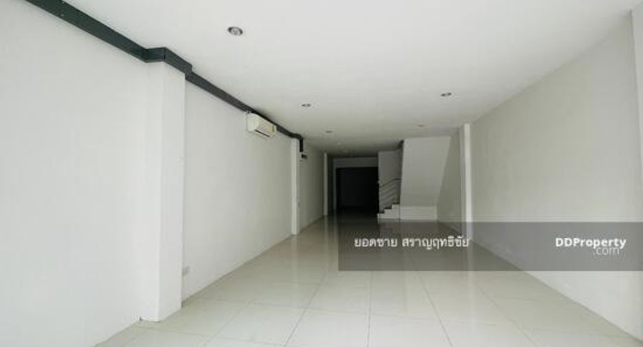 À vendre 3 chambres local commercial à Bang Khen, Bangkok