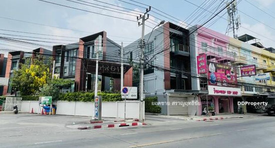 À vendre 3 chambres local commercial à Bang Khen, Bangkok