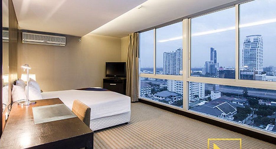 For rent 3 Beds serviced apartment in Yan Nawa, Bangkok