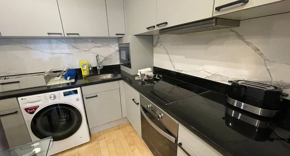 Wohnung zur Miete mit 2 Zimmer in Pathum Wan, Bangkok