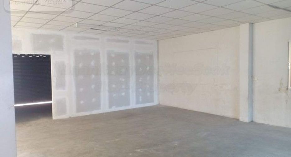 For rent and for sale 3 bed retail Space in Saphan Sung, Bangkok