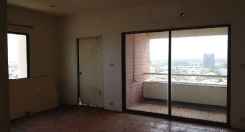 For sale studio condo in Bang Na, Bangkok